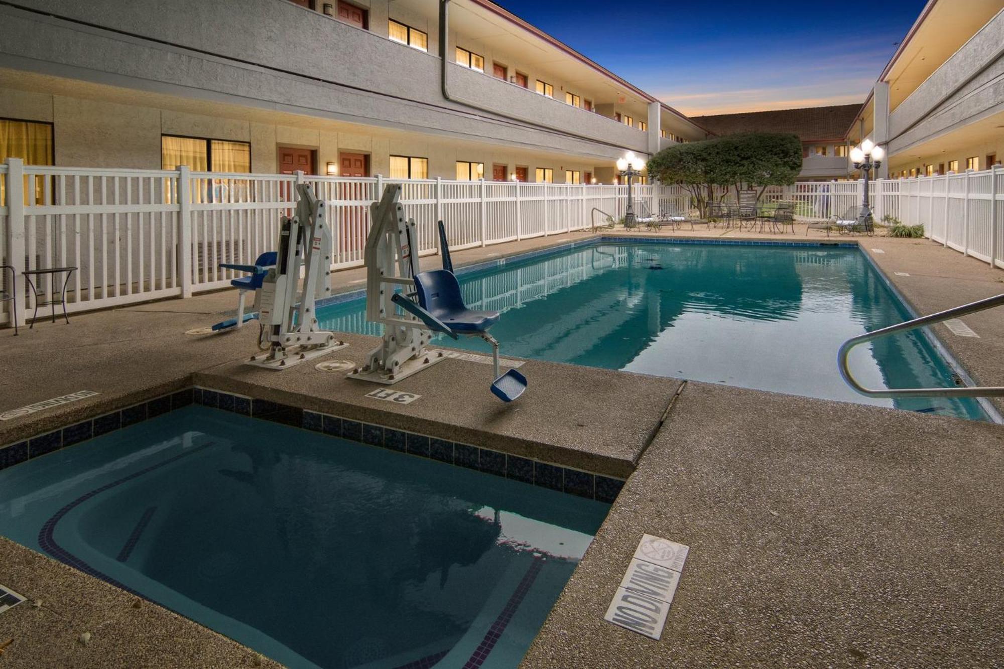 Red Roof Inn & Suites Irving - Dfw Airport South Kültér fotó