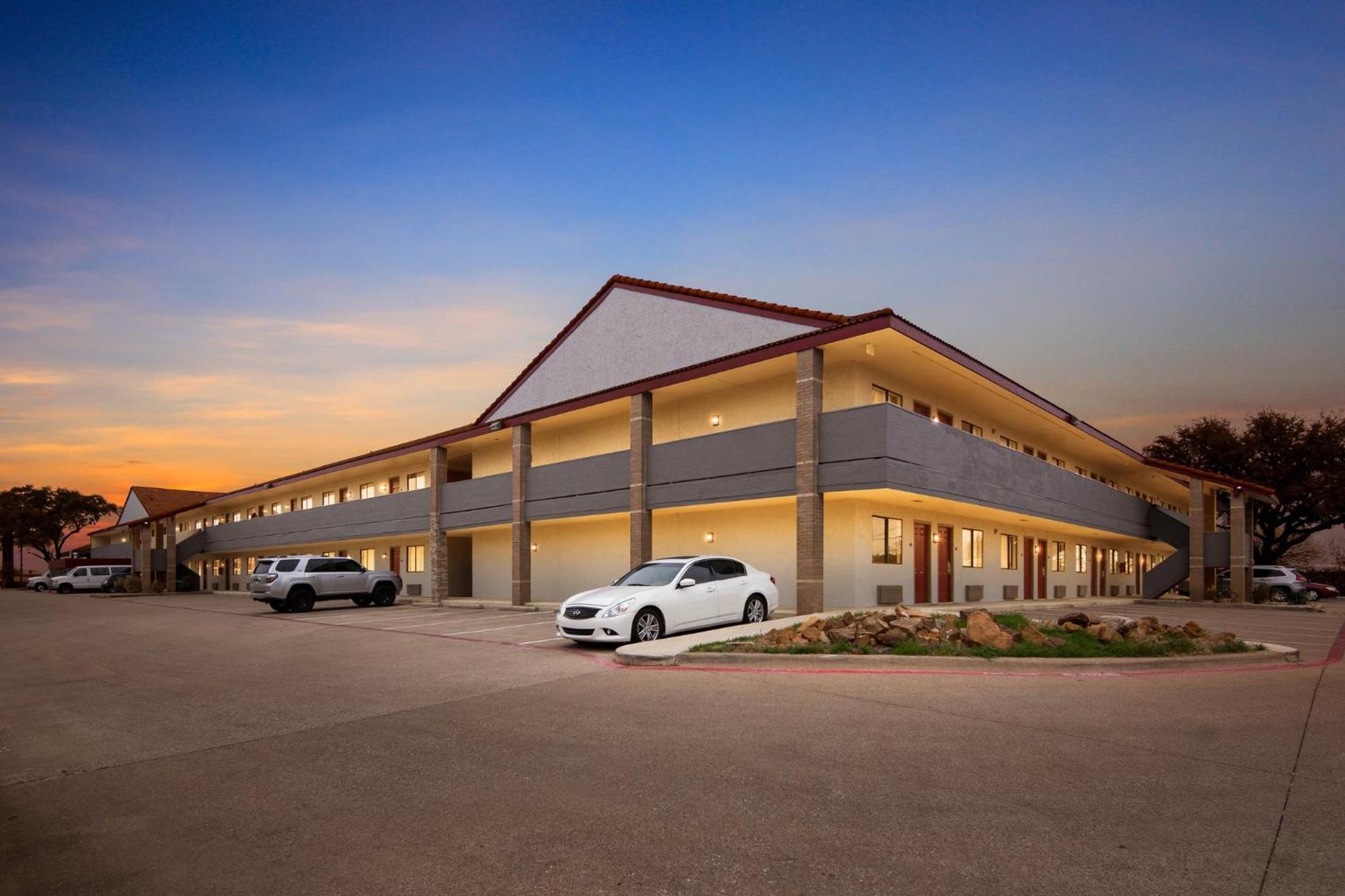 Red Roof Inn & Suites Irving - Dfw Airport South Kültér fotó